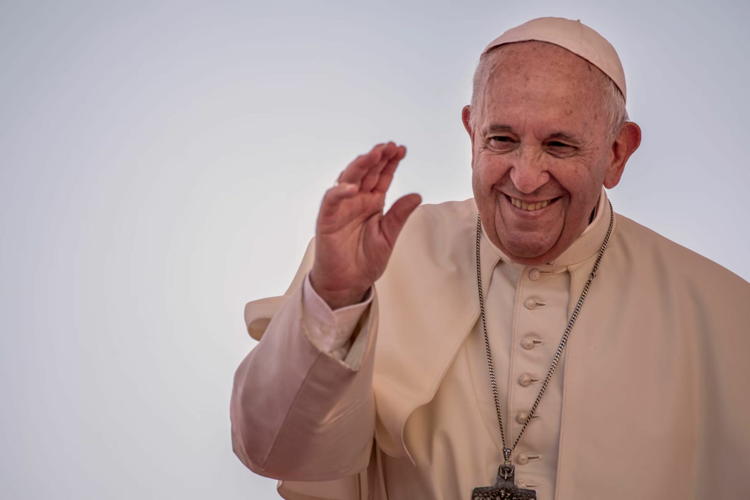 1 novembre 2024 Ognissanti, Papa Francesco: “Santi testimoni di cammini luminosi, incapaci di restare indifferenti ai bisogni del prossimo”